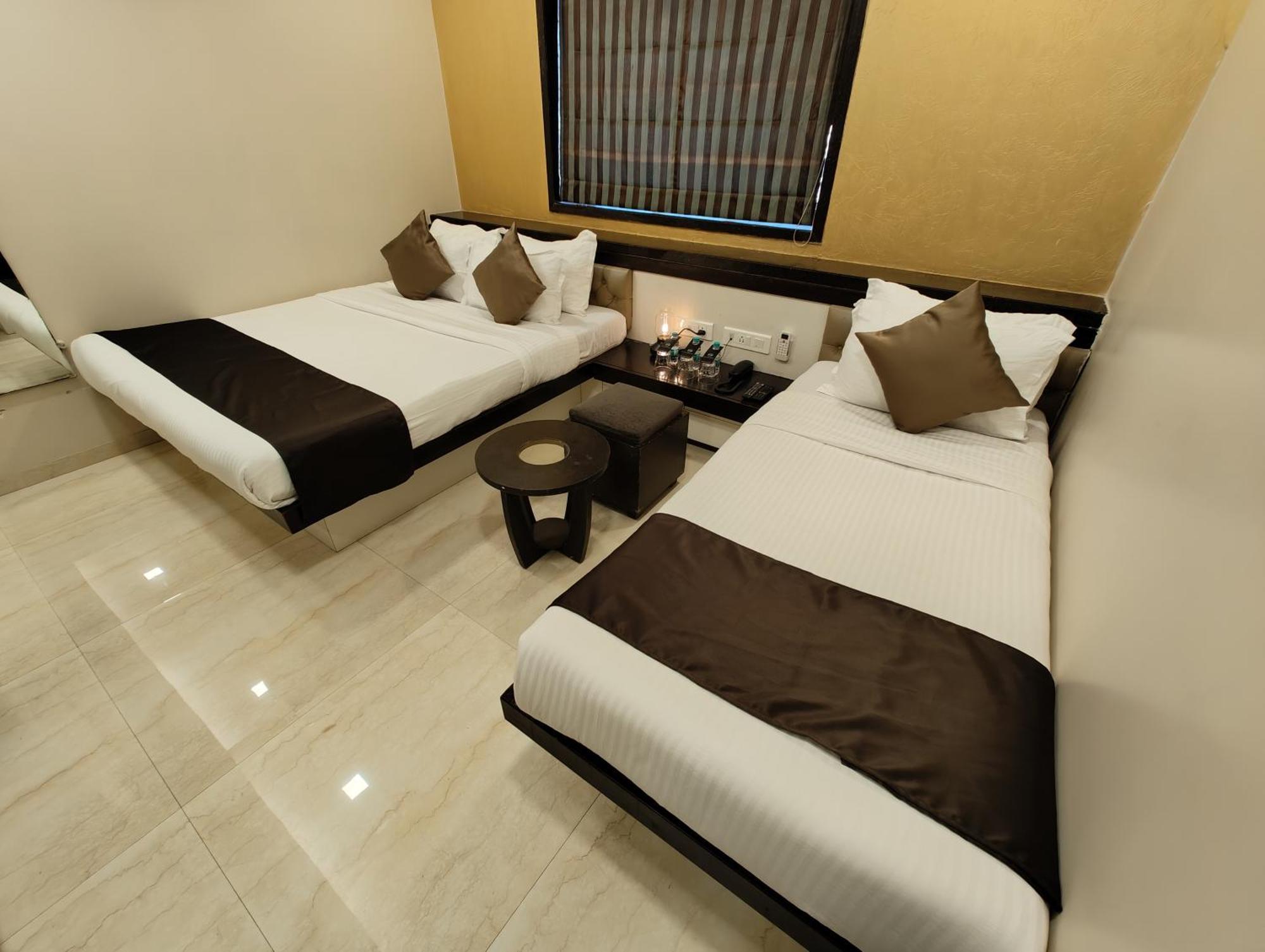 The Majlis Hotel - Colaba Bombay Esterno foto