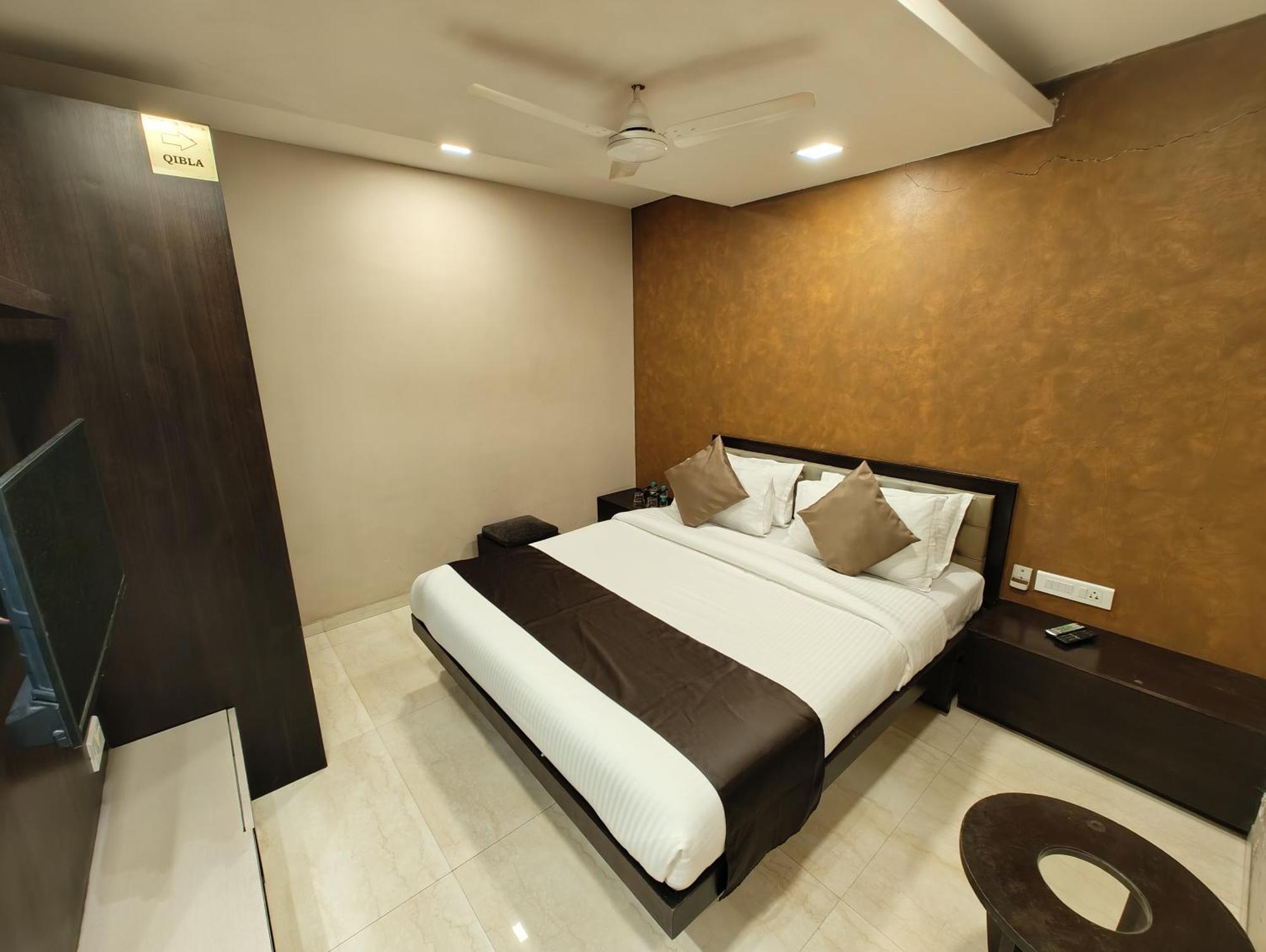 The Majlis Hotel - Colaba Bombay Esterno foto