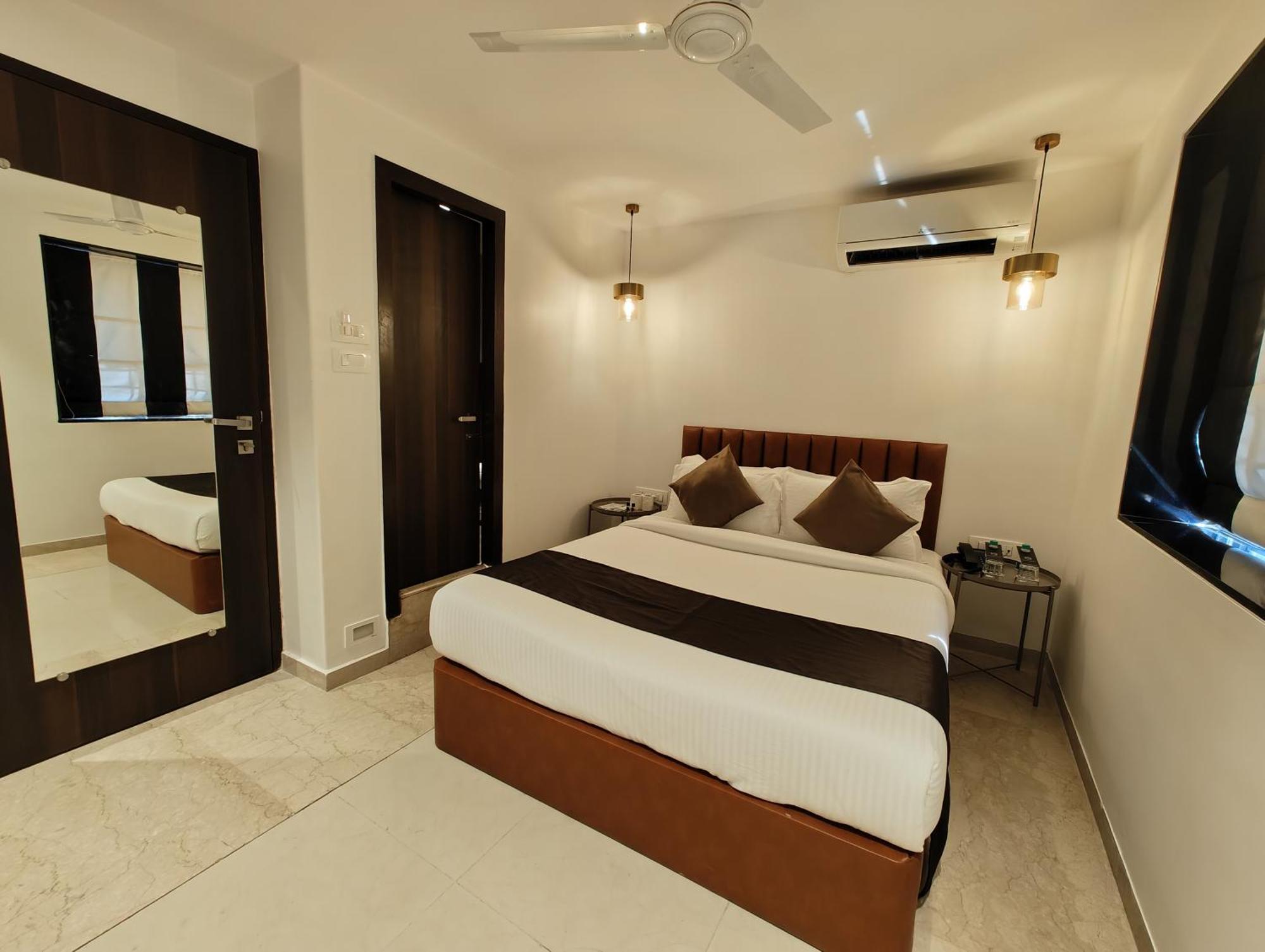 The Majlis Hotel - Colaba Bombay Esterno foto