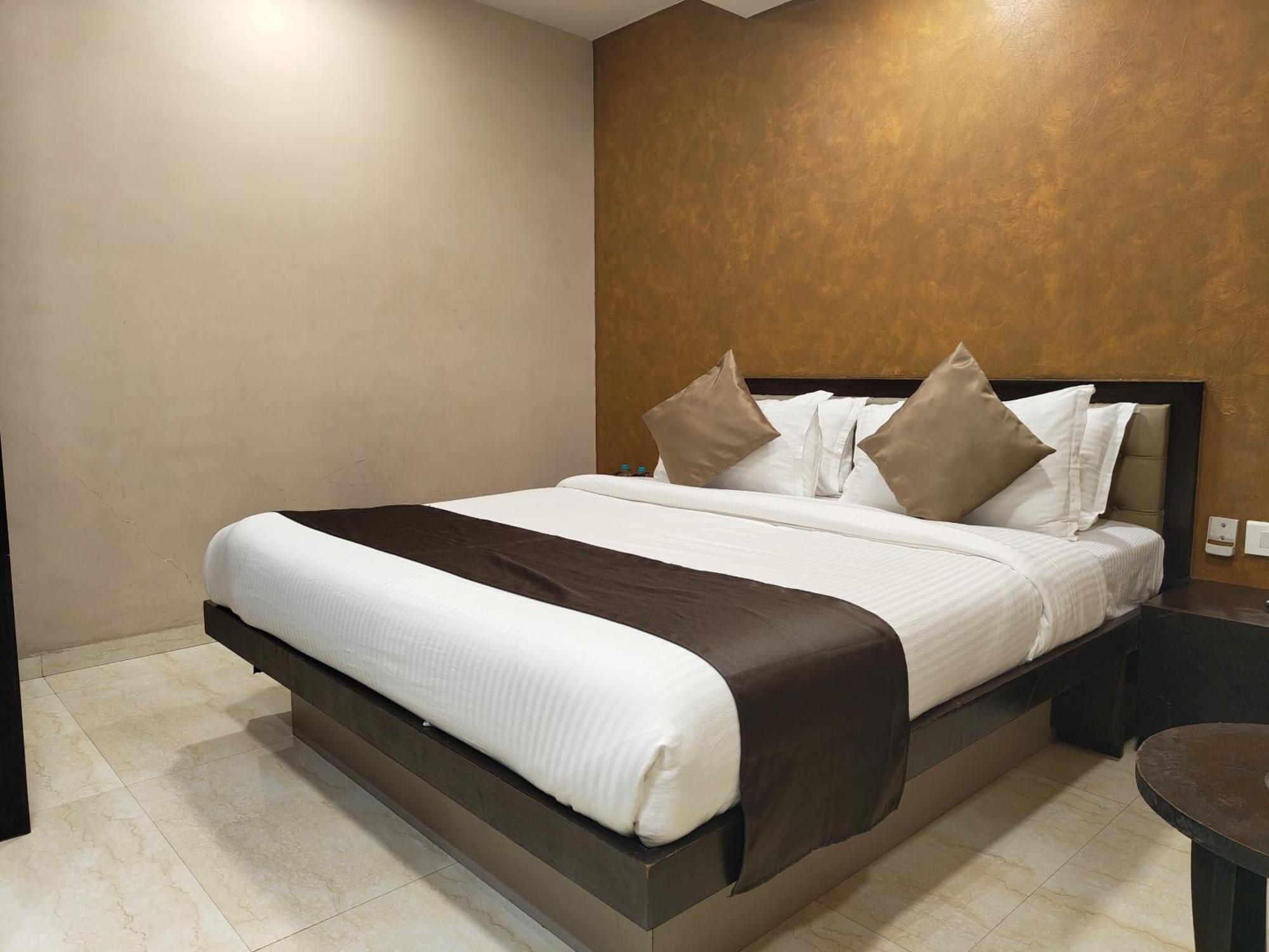 The Majlis Hotel - Colaba Bombay Esterno foto