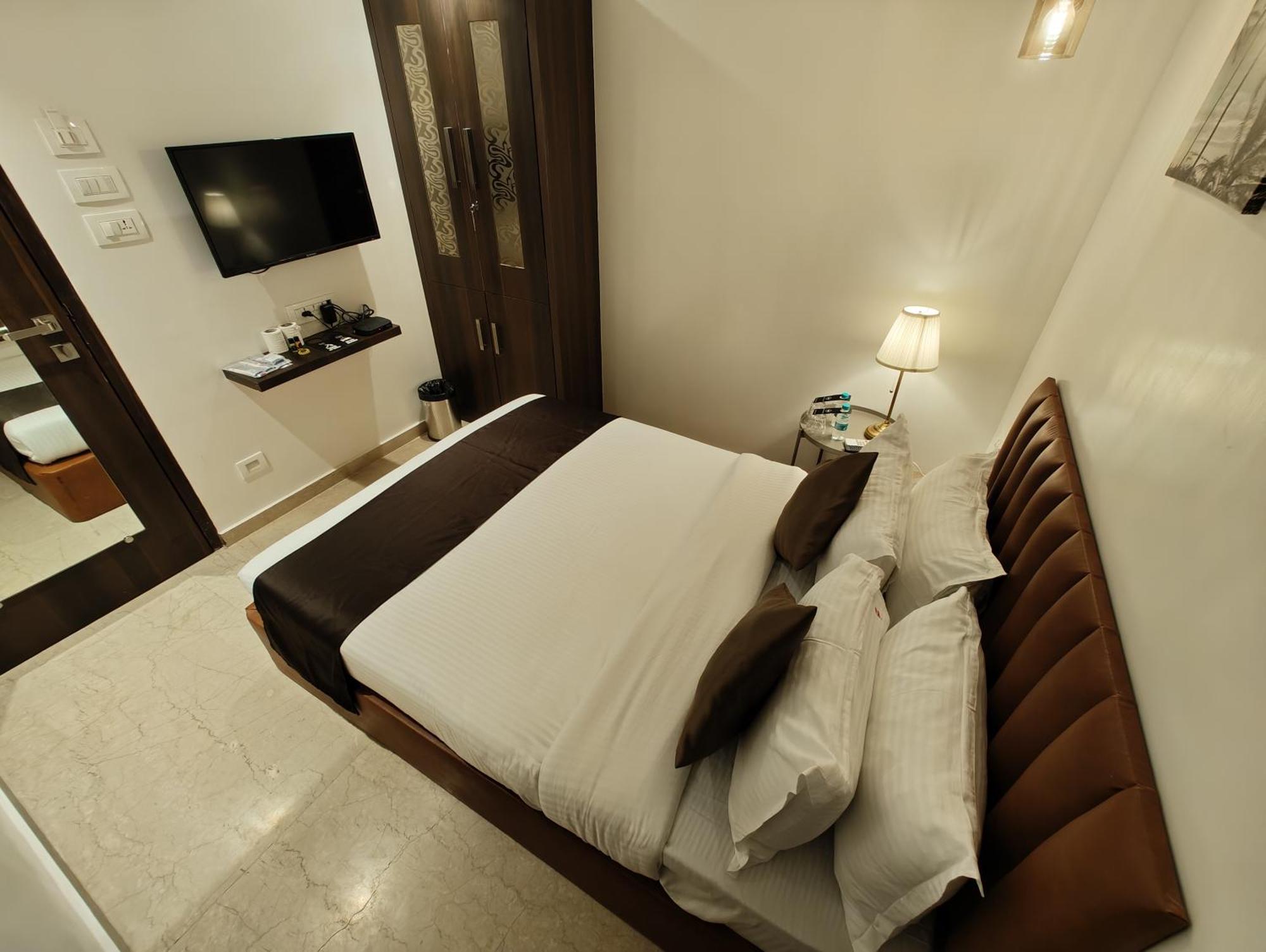 The Majlis Hotel - Colaba Bombay Esterno foto