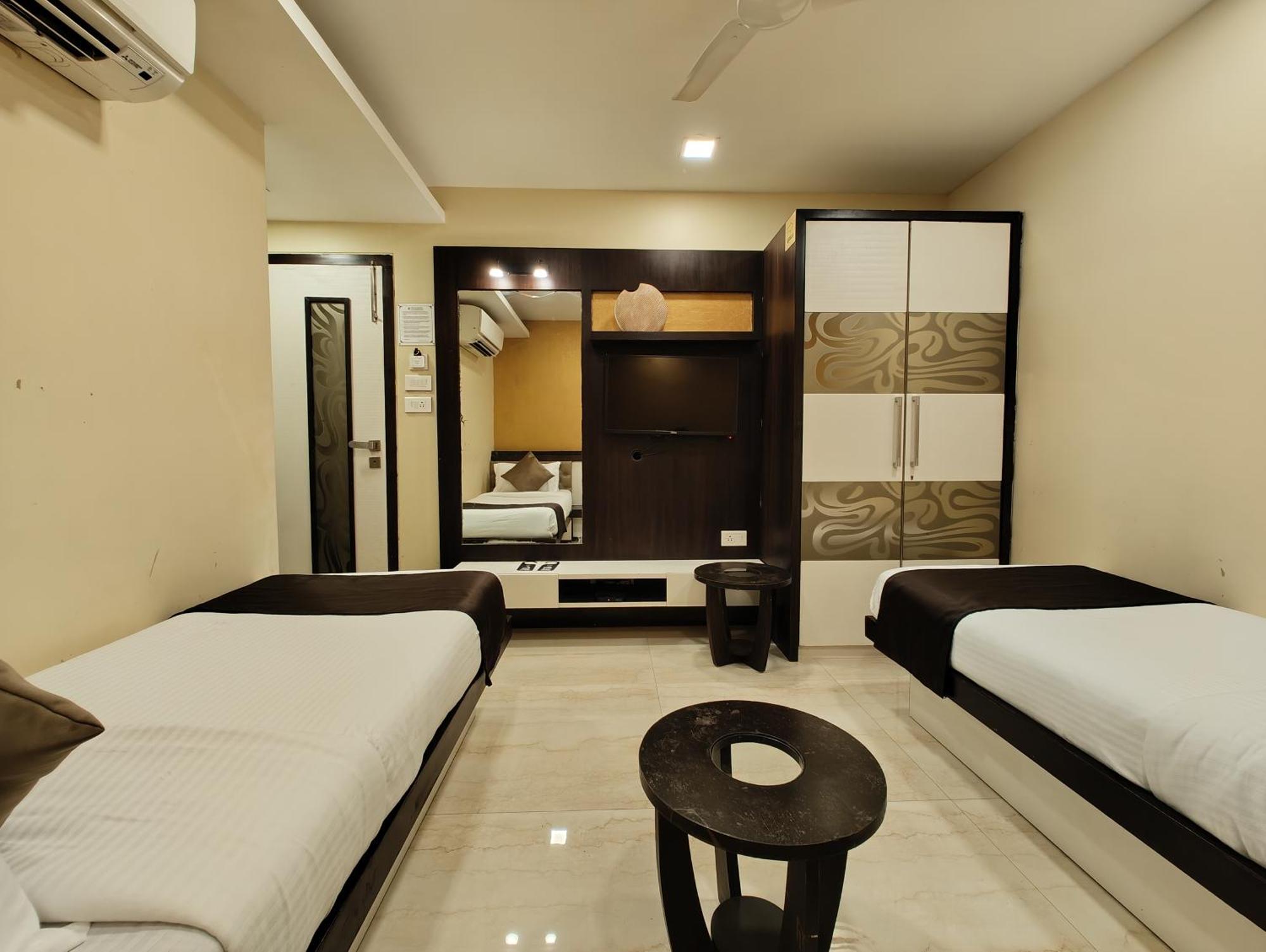 The Majlis Hotel - Colaba Bombay Esterno foto
