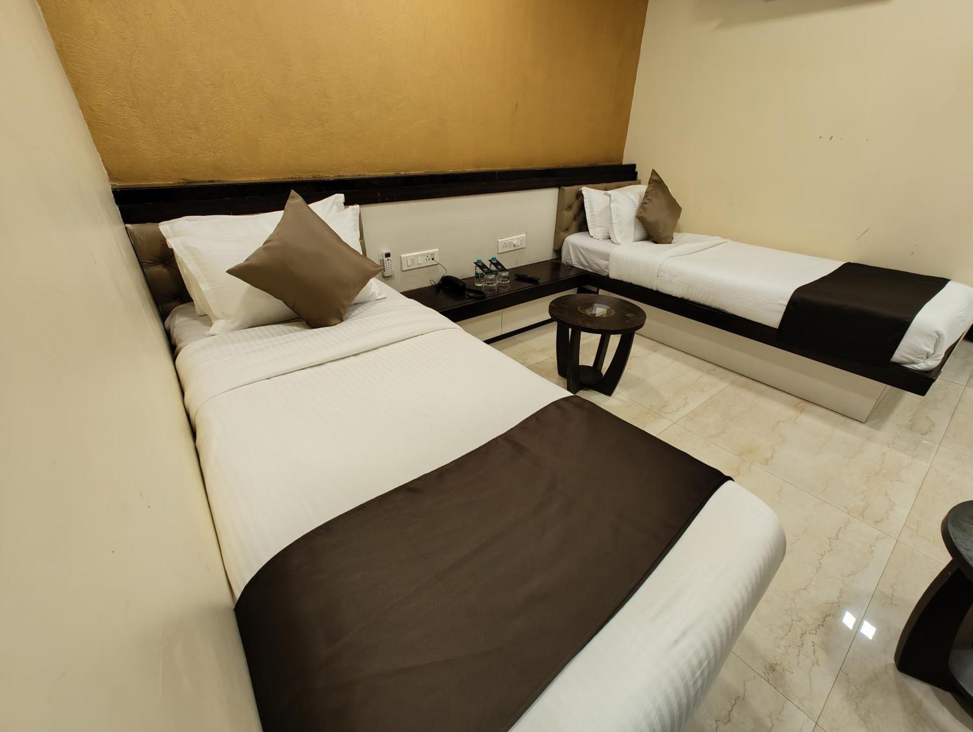 The Majlis Hotel - Colaba Bombay Esterno foto