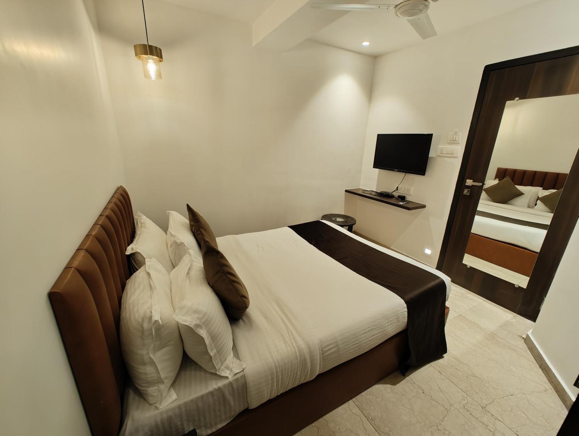 The Majlis Hotel - Colaba Bombay Esterno foto