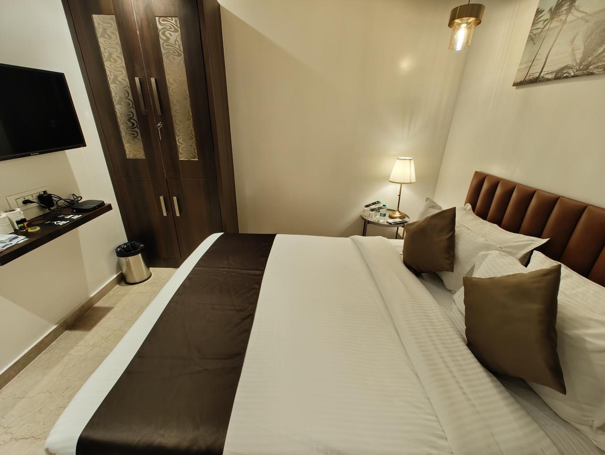 The Majlis Hotel - Colaba Bombay Esterno foto