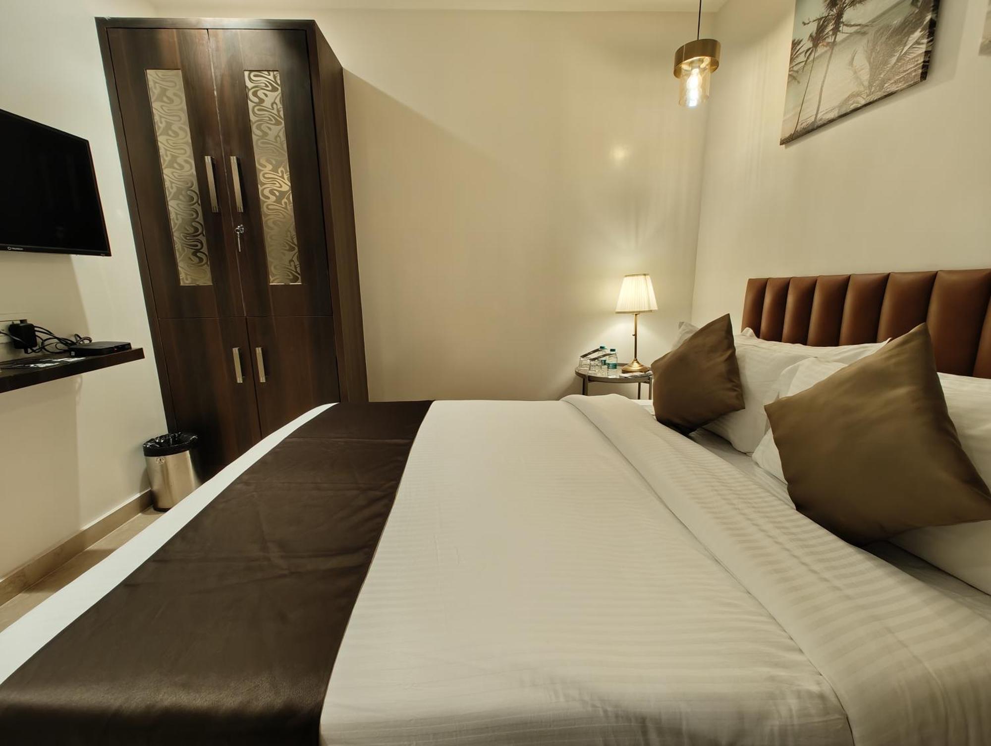 The Majlis Hotel - Colaba Bombay Esterno foto