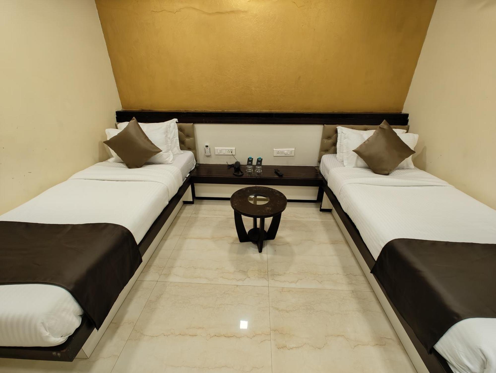 The Majlis Hotel - Colaba Bombay Esterno foto