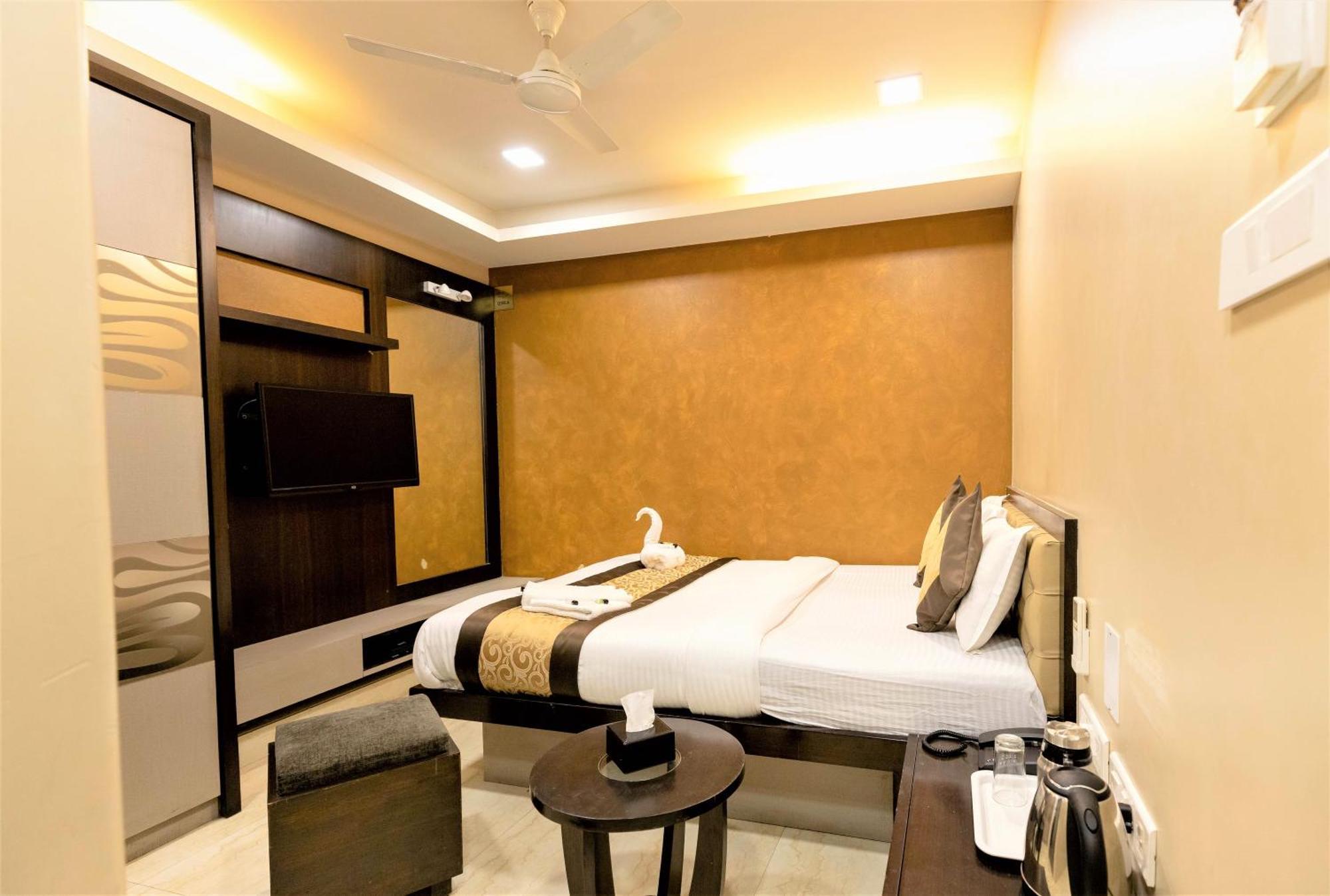 The Majlis Hotel - Colaba Bombay Esterno foto